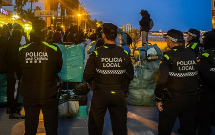 Cambrils es blinda contra el 'top manta': nova estratègia per evitar la seva expansió des de Salou