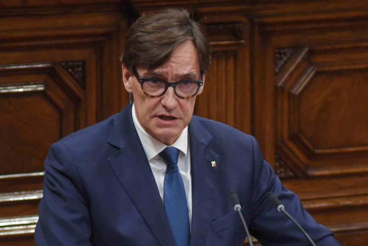 El presidente de la Generalitat, Salvador Illa, durante su comparecencia en el Parlament para dar explicaciones sobre el apagón eléctrico   ALBERTO PAREDES   EUROPA PRESS