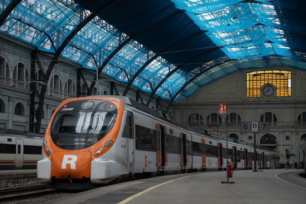 EuropaPress 6534808 tren estacion francia donde opera rodalies 21 febrero 2025 barcelona