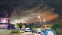 Bombers i el GRIT intenten sufocar un gran incendi químic  a Vilanova i la Geltrú i confinen a Roquetes, Cubelles, Cunit i Calafell