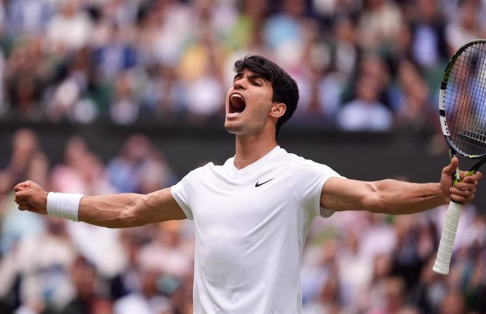 Carlos Alcaraz torna amb força a Roma després de la seva lesió i supera amb autoritat a Lajovic