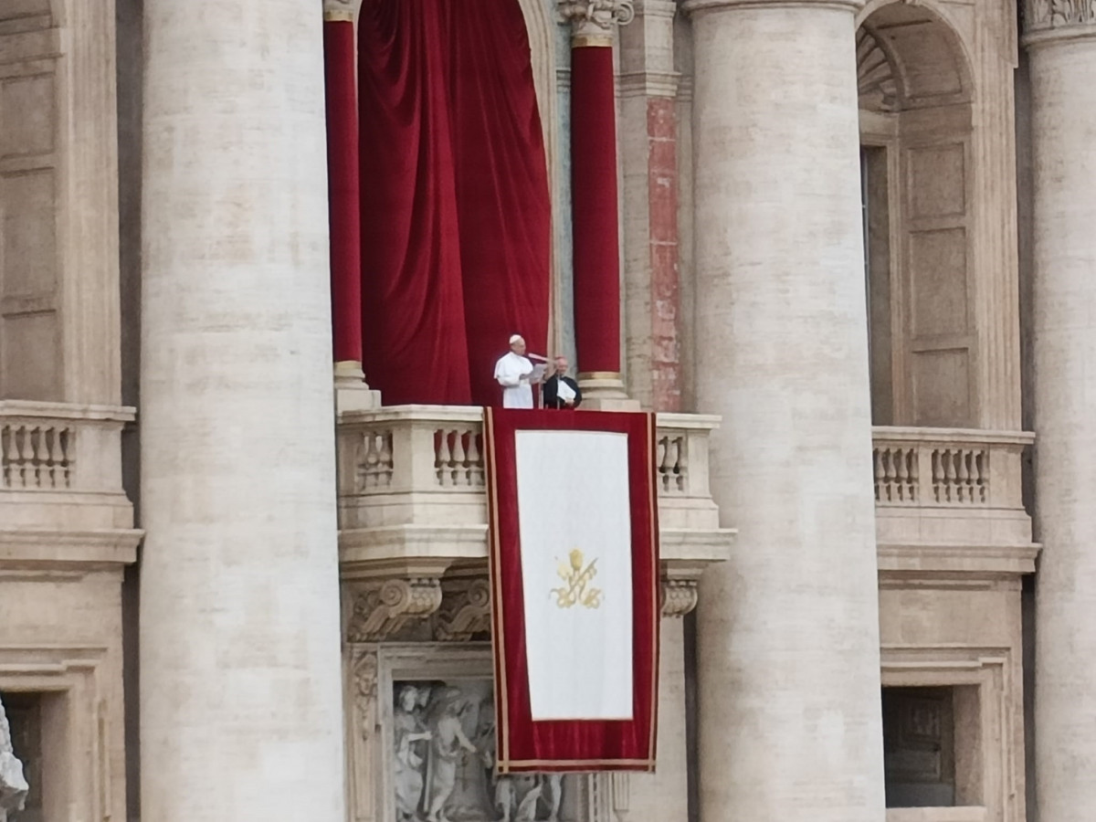 EuropaPress 6712958 papa leon xiv primer regina caeli balcon central basilica san pedro