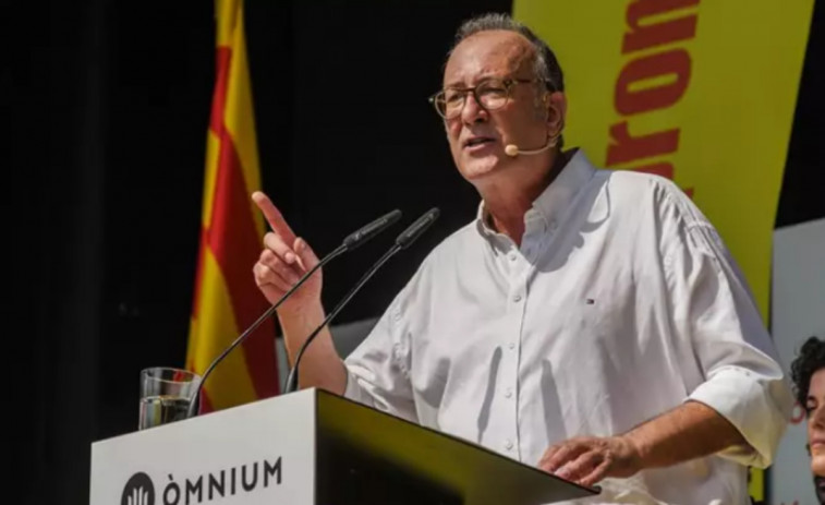 Òmnium i la Plataforma per la Llengua traeixen Junts