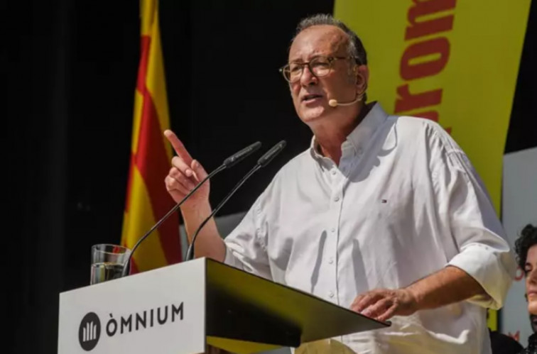 Òmnium i la Plataforma per la Llengua traeixen Junts