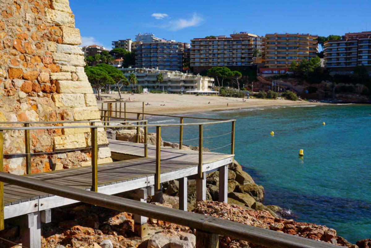 Camino de Ronda hacia el Faro de Salou