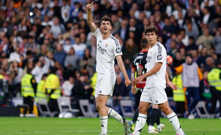 El Madrid guanya a l'últim minut i allarga la celebració de lliga del Barcelona