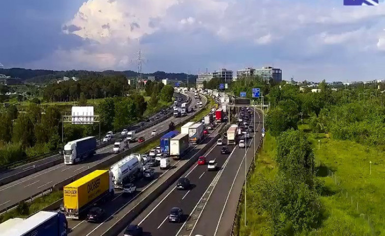 Un accident talla dos carrils a la AP-7 entre Bellaterra i Cerdanyola sentit nord