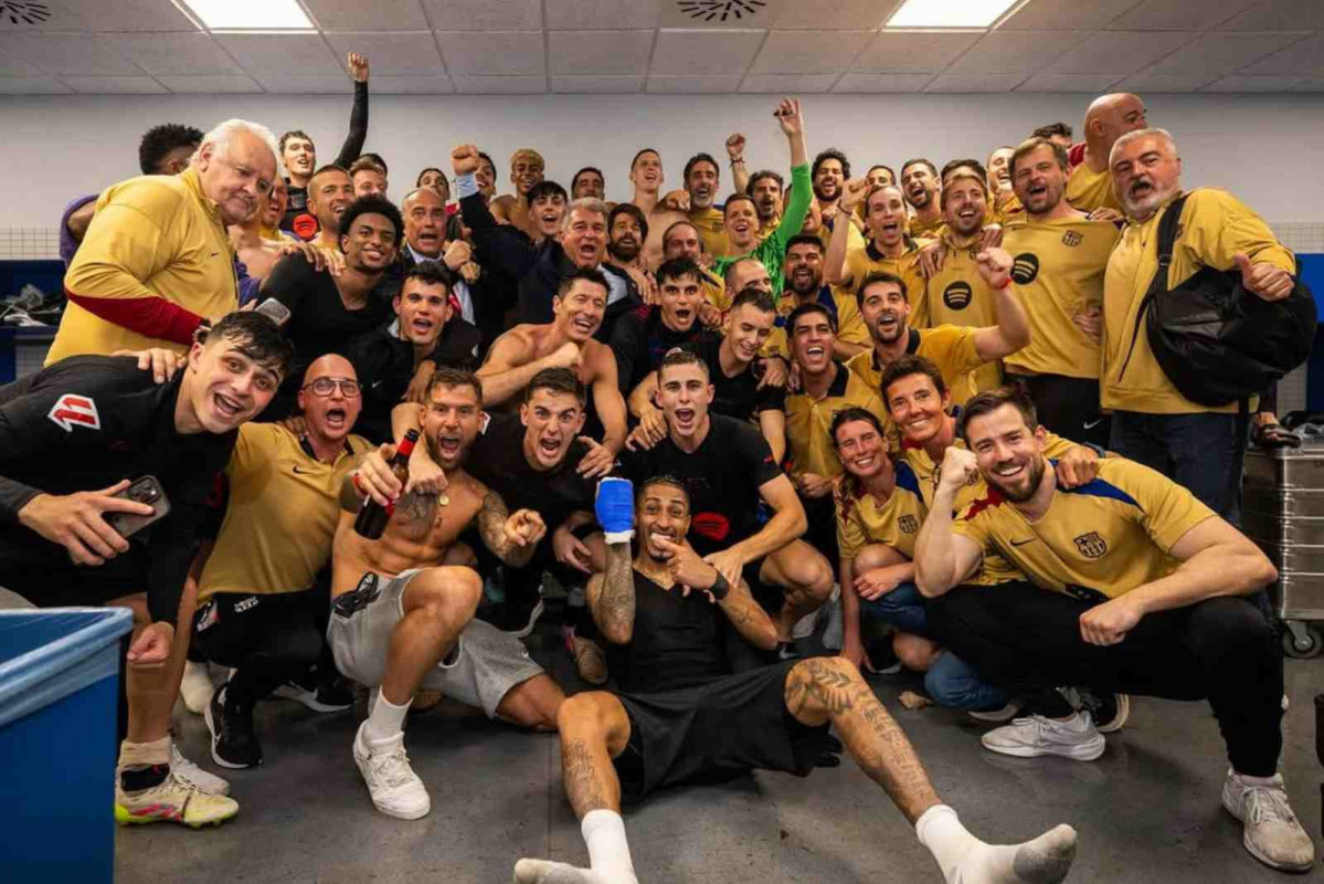 Laporta con la plantilla del Barça celebrando el título de Liga