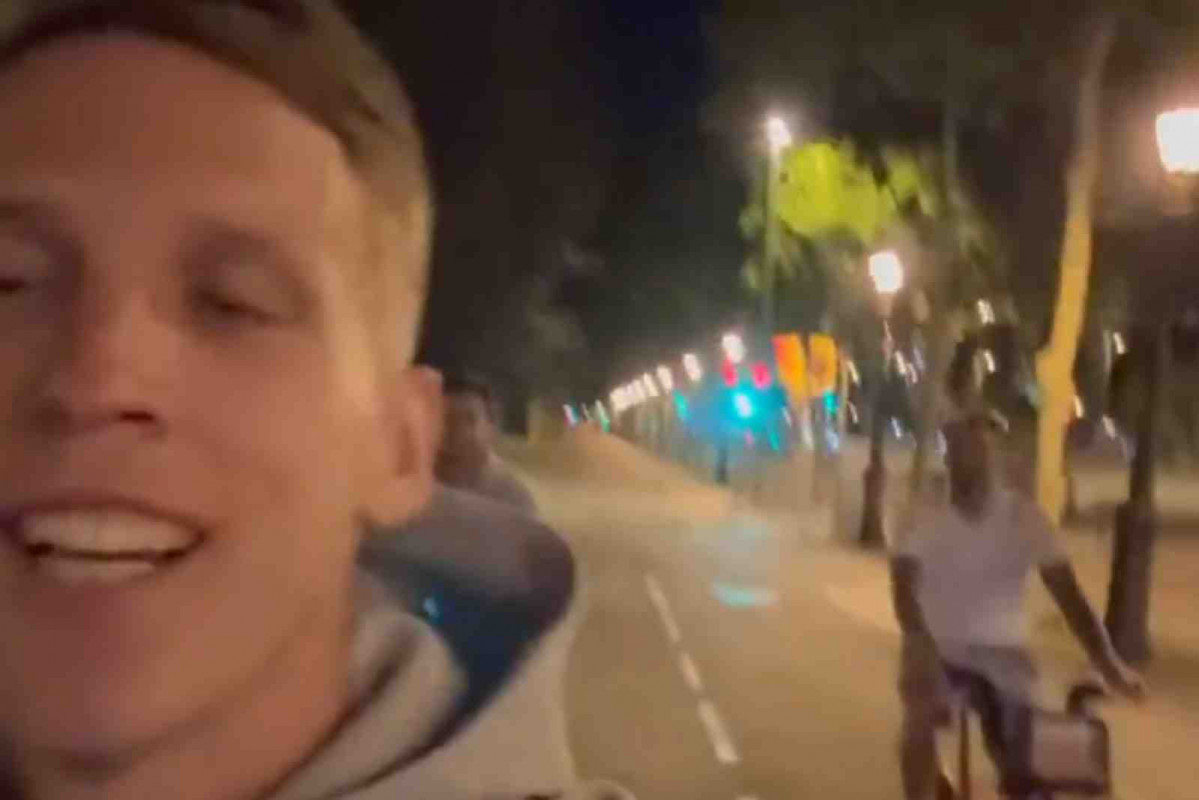 Captura de pantalla del vídeo de los cracks del Barça yendo a visitar a Ferrán Torres