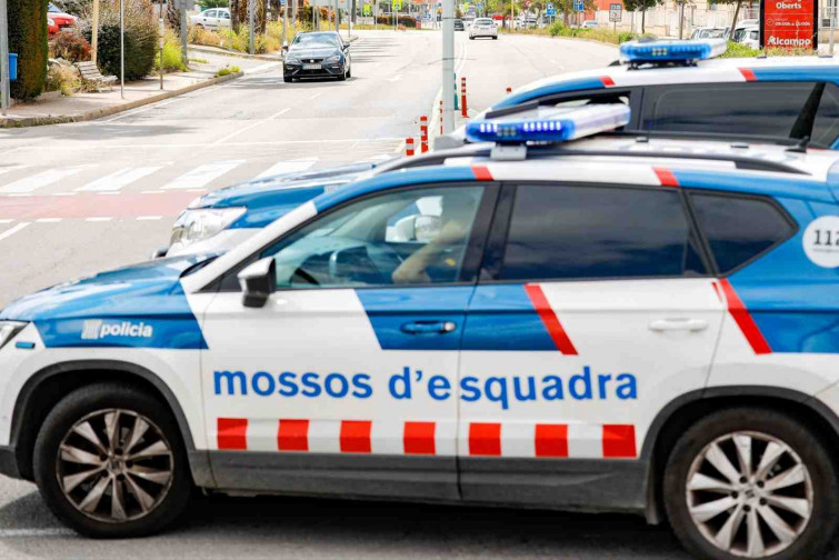 Una mare deixa sola a la seva filla de 6 anys a una piscina d'un hotel de Calella i gairebé mor ofegada