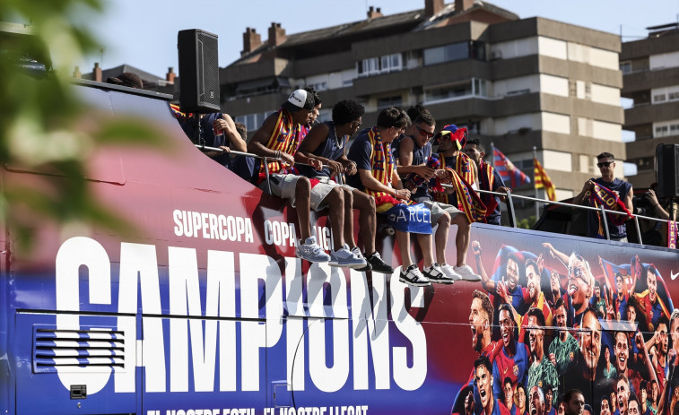 El Barça ha celebrat la seva 28a Lliga amb una multitudinària rua pels carrers de Barcelona