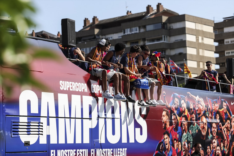 El Barça ha celebrat la seva 28a Lliga amb una multitudinària rua pels carrers de Barcelona