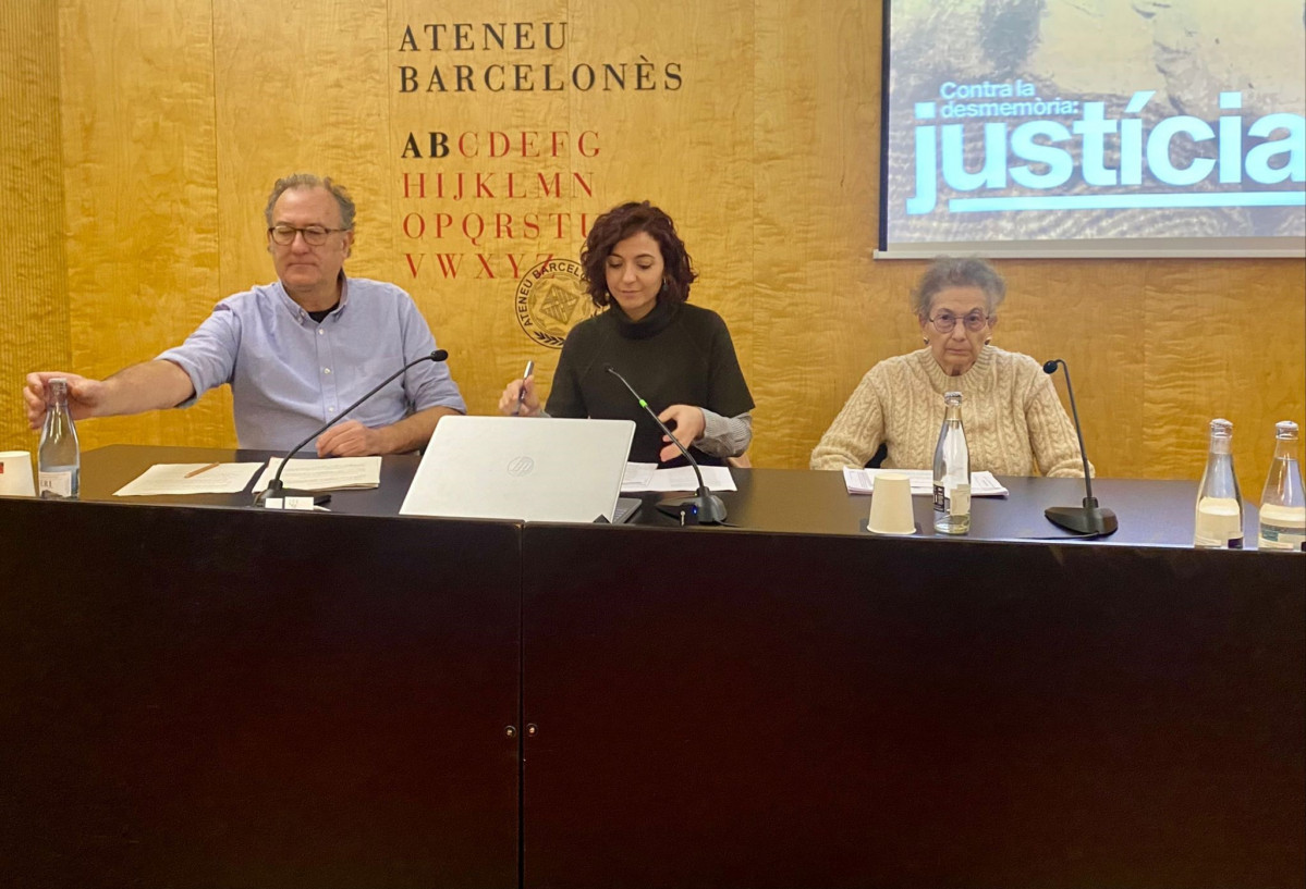 Archivo - El presidente del Òmnium Cultural, Xavier Antich; la abogada Sònia Olivella y la activista por la lengua catalana y militante de la izquierda independentista víctima de torturas, Blanca S