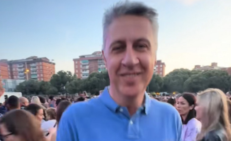 VÍDEO: Xavier García Albiol ho dona tot ballant a les Festes de Maig de Badalona