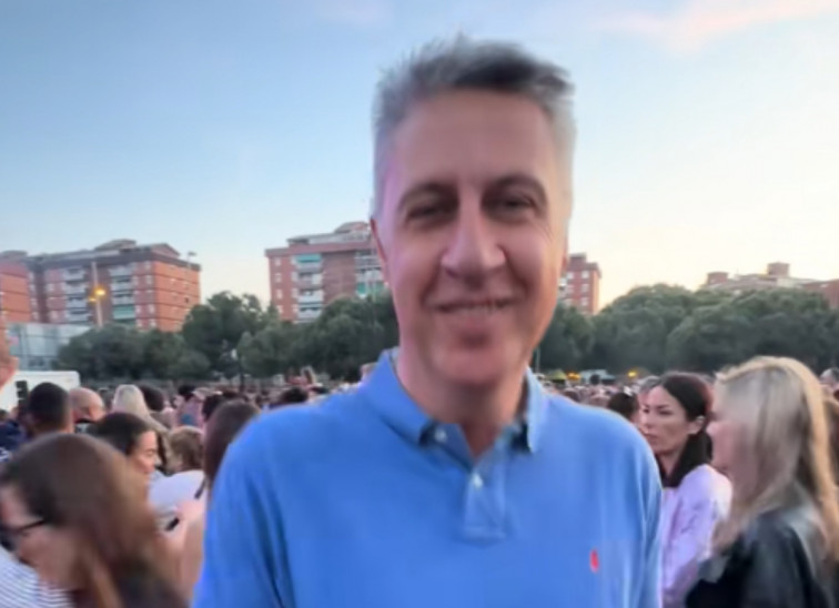 VÍDEO: Xavier García Albiol ho dona tot ballant a les Festes de Maig de Badalona