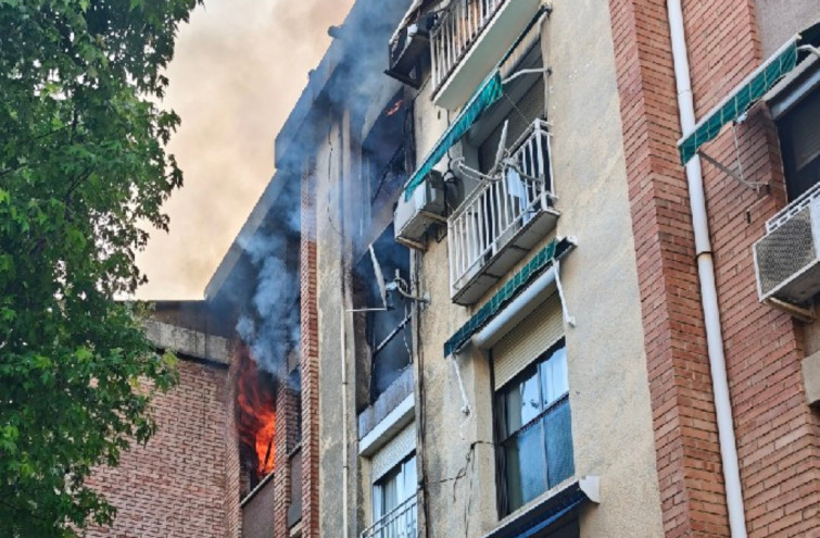Ensurt a Sabadell: 5 persones hospitalitzades per un incendi