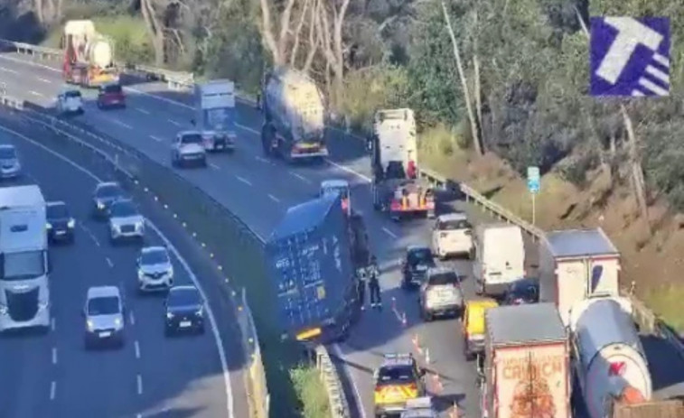 Accident a l'AP-7 a l'altura de Subirats: un carril tallat