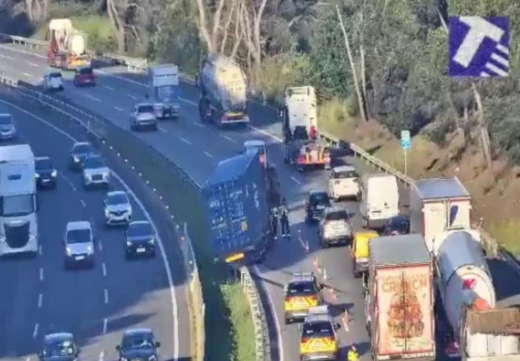 Accident a l'AP-7 a l'altura de Subirats: un carril tallat
