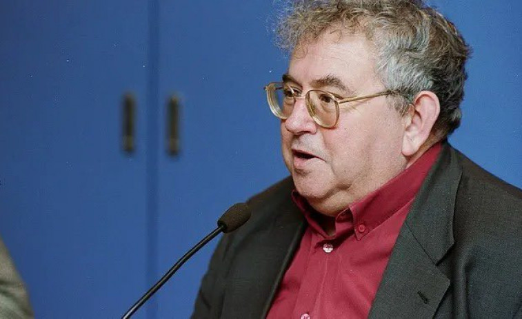 Mor l'escriptor i polític Ignasi Riera als 85 anys