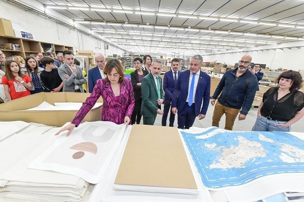 La consellera de Territorio, Vivienda y Transición Ecológica, Sílvia Paneque, durante la inauguración del Museu de la Colònia Llaudet, en Sant Joan de les Abadesses (Girona)