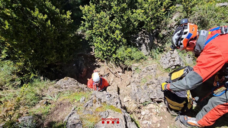 Rescaten el cadàver de la dona que va morir fent espeología a l'Avenc de la Crisi a Tortosa