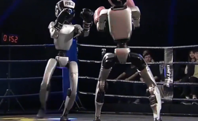 VÍDEO: La Xina organitza el primer combat de kick-boxing entre robots humanoides de la història