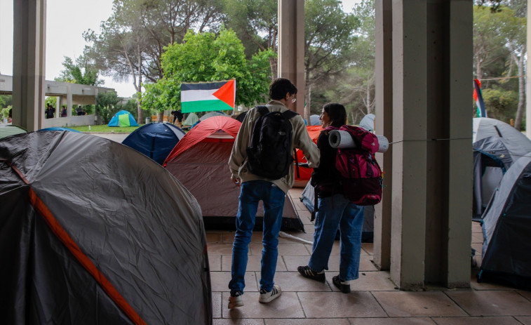 Estudiants acampats a la UAB demanen no utilitzar la reputació de la universitat en 
