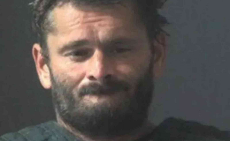 Detingut per cuinar viu un cadell de chihuahua en un forn després de discutir amb un familiar