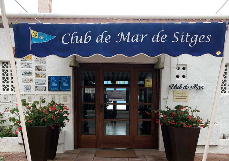 Gir de 180 graus: la justícia paralitza l'enderrocament del Club de Mar de Sitges