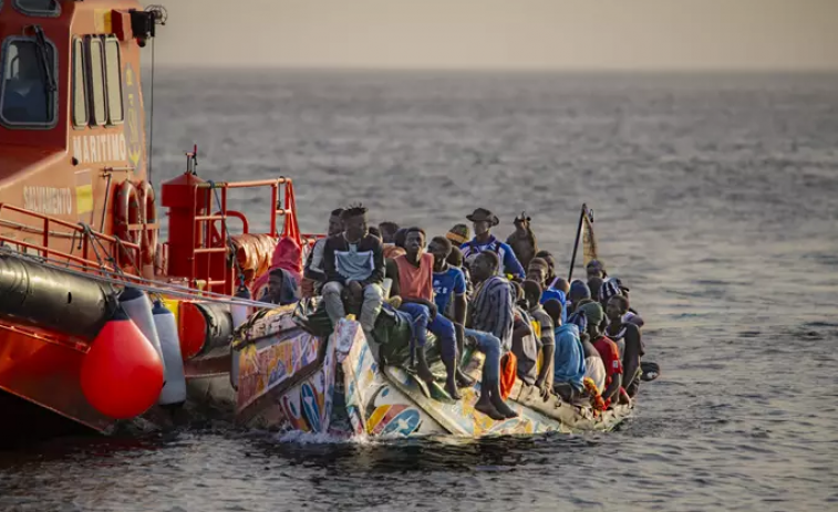 Tragèdia a El Hierro: dues dones moren després de la bolcada d'una piragua amb més d'un centenar de migrants