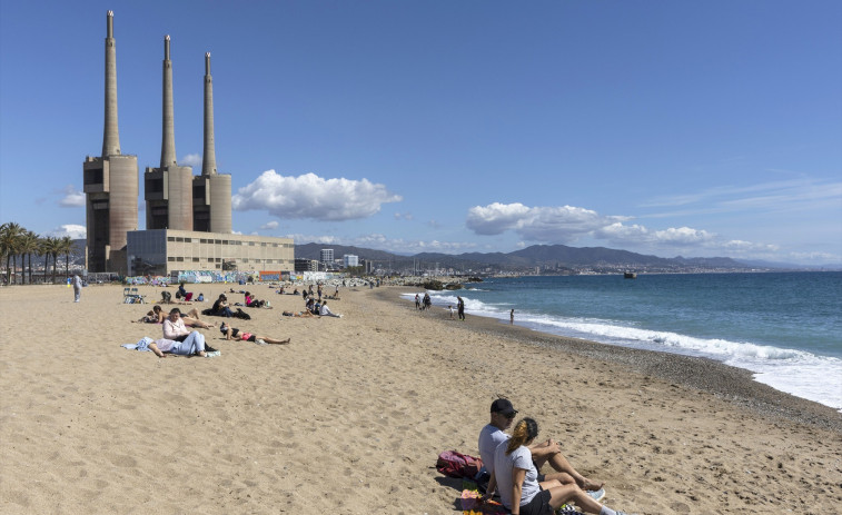 Reobre la platja Litoral de Sant Adrià després de 4 anys tancada per descontaminació