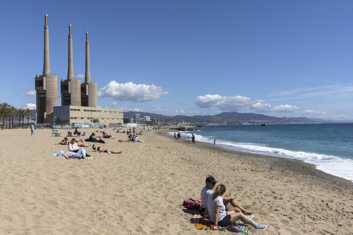 EuropaPress 6756189 reapertura playa litoral sant adria barcelona cuatro anos cerrada tareas