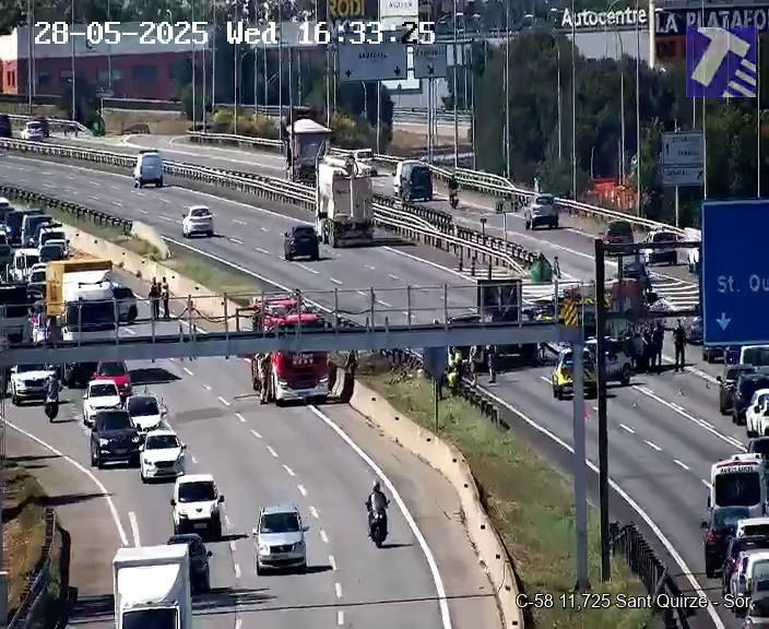 EuropaPress 6756671 camion incendiado c 58