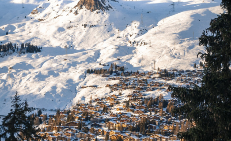 Una enorme allau soterra el 90% del poble suís de Blatten després del despreniment d'una glacera