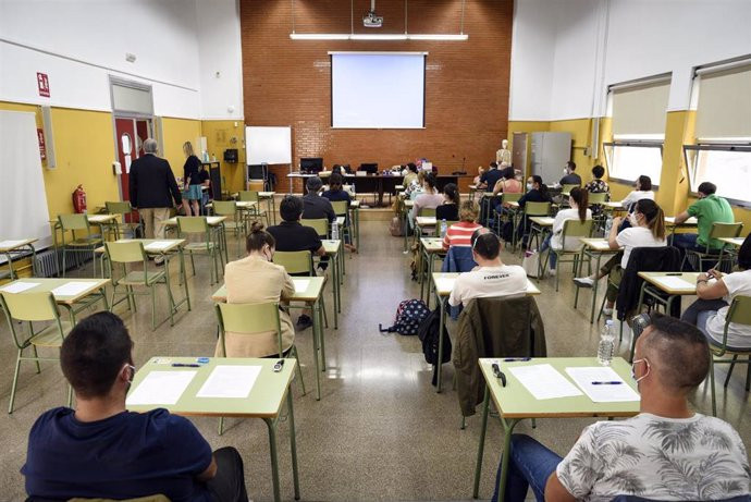 Un recurs judicial frena la incorporació de 1.800 nous funcionaris de la Generalitat