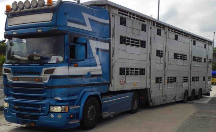 Caos a AP-7: 189 camions denunciats per avançaments prohibits en un sol control policial