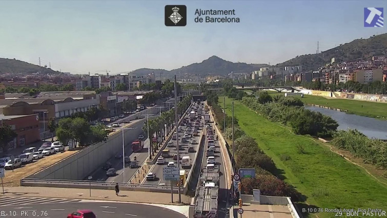 Retencions de 14 quilòmetres a la Ronda Litoral de Barcelona en sentit Besòs per un accident