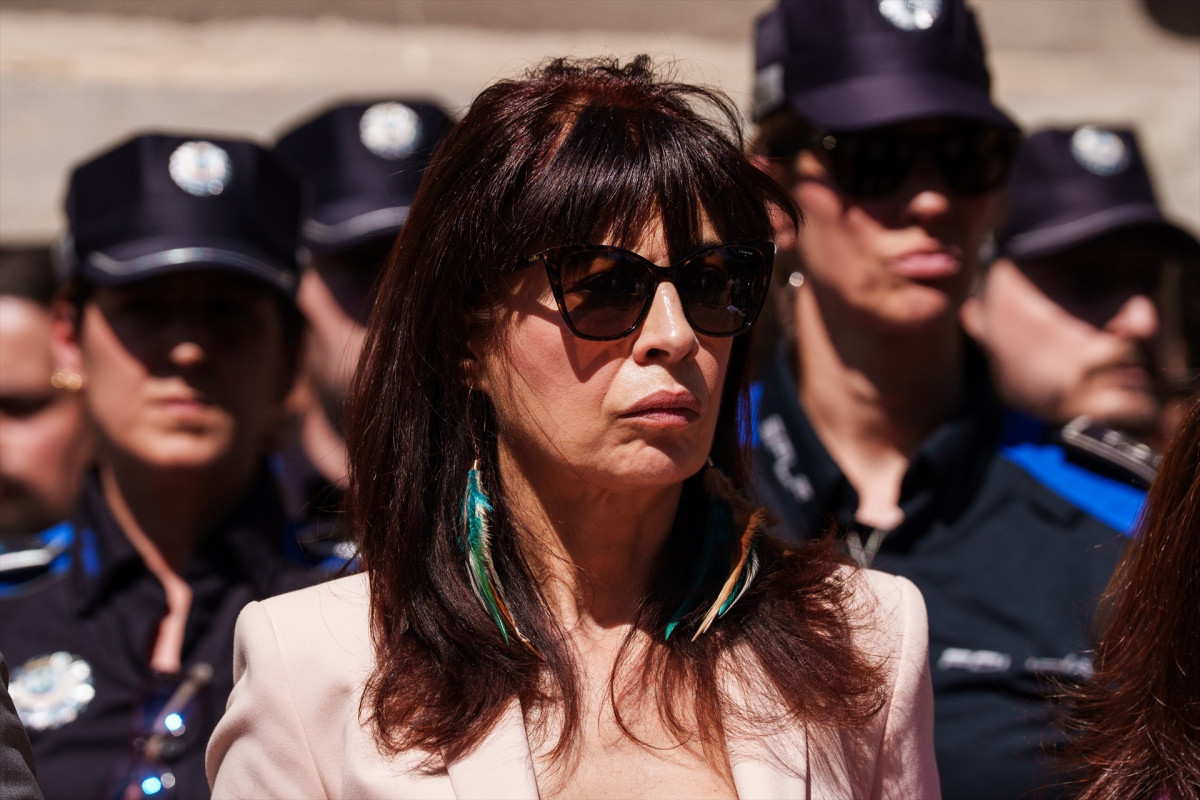 EuropaPress 6755392 ministra igualdad ana redondo minuto silencio ultima victima violencia