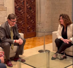 El President Salvador Illa recibe a la alcaldesa de Viladecans en el Palau de la Generalitat