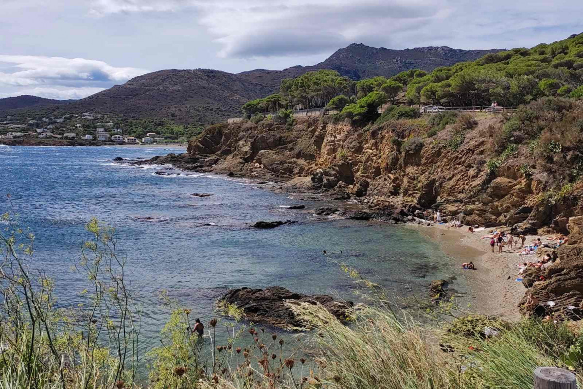 Playa de Sota s'Arenella, en El Port de la Selva   Wikipedia