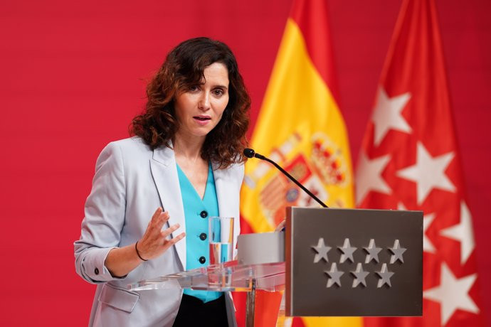 Ayuso carrega contra els 