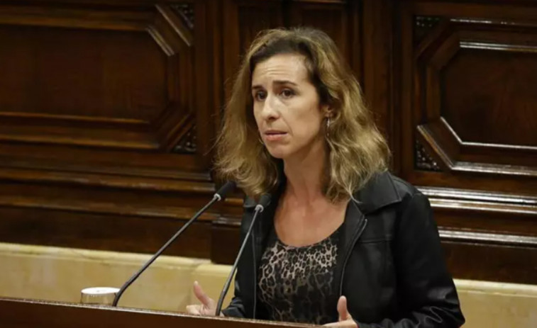 VÍDEO: Tensió i retrets creuats al Parlament entre Laia Estrada (CUP) i Illa per l'amnistia