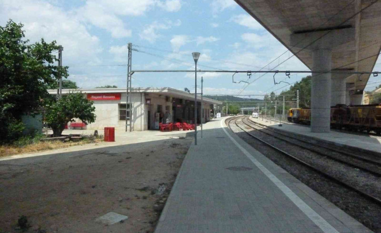 Terror a una estació de tren de Girona: dos joves llancen pedres contra els usuaris que estaven a l'andana