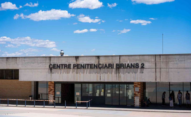 La presó de Brians 2 repartirà paper de plata als interns per inhalar droga sense riscos