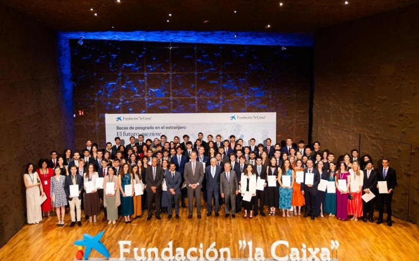 EuropaPress 6774846 rey preside ceremonia entrega 100 becas posgrado extranjero fundacion caixa