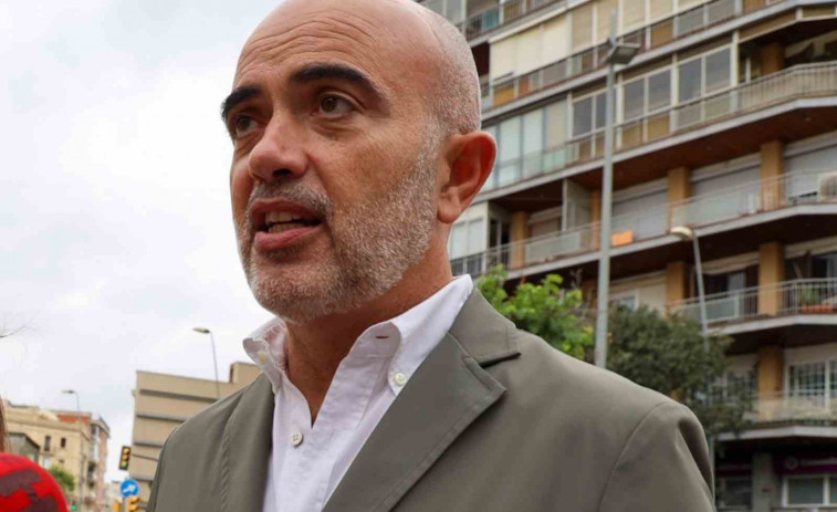 Roben el mòbil a un regidor del PP a Barcelona, el localitzen en un pis i els Mossos 