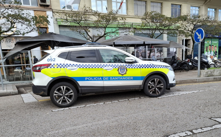 Un home perd el cap i agredeix el conductor d'un autobús de línia a Santander