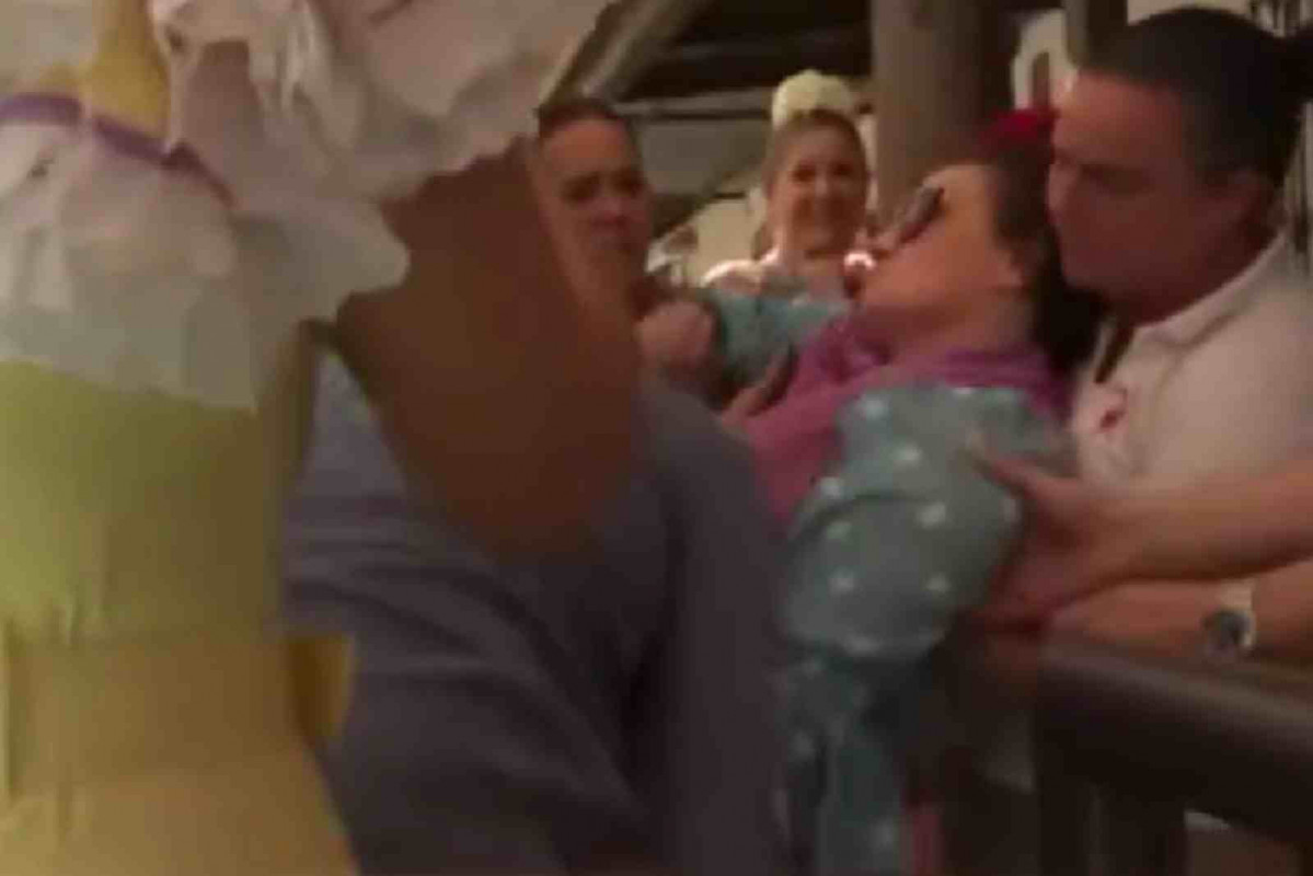 Dulce desmayada durante la emisión de 'La Familia de la Tele'