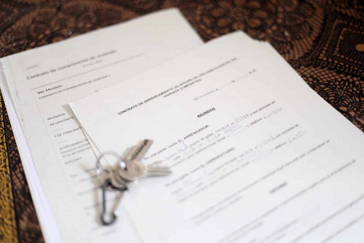 EuropaPress 2387787 llaves contrato compraventa vivienda contrato arrendamiento alquiler scaled