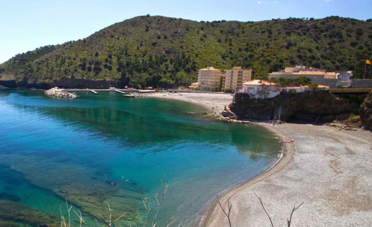 Aquest poble de la Costa Brava ha aconseguit escapar del turisme massiu i les seves platges són espectaculars